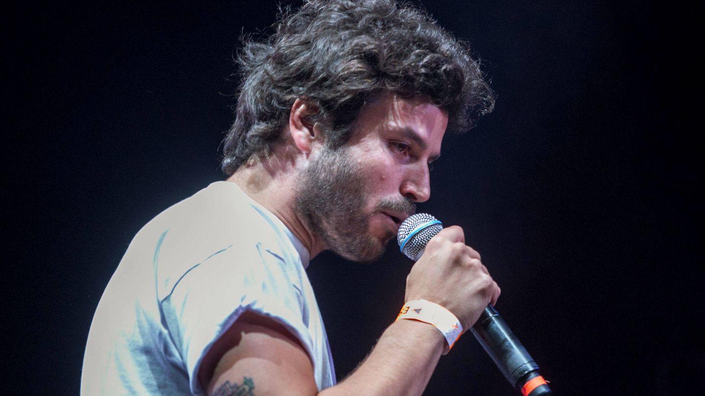 El cantante de Taburete, Willy Bárcenas, durante un concierto en el River Sound Festival, en 2017. (EFE)