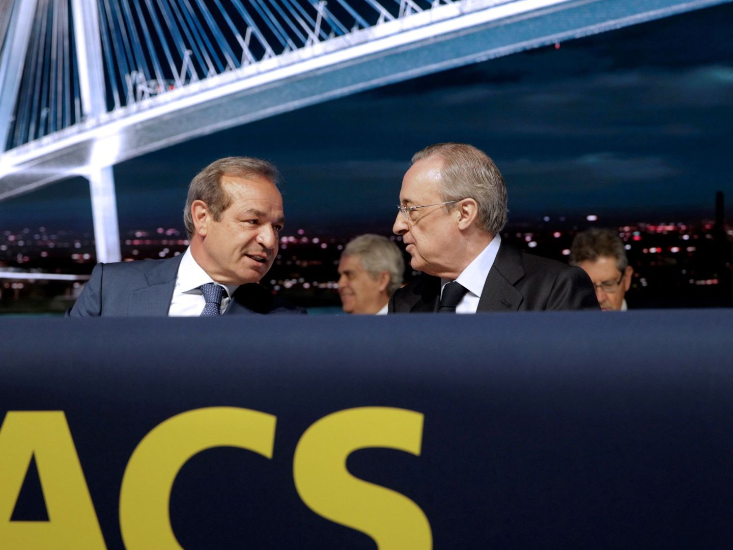 El presidente de ACS, Florentino Pérez, y el consejero delegado, Marcelino Fernández, en 2019. (EFE)