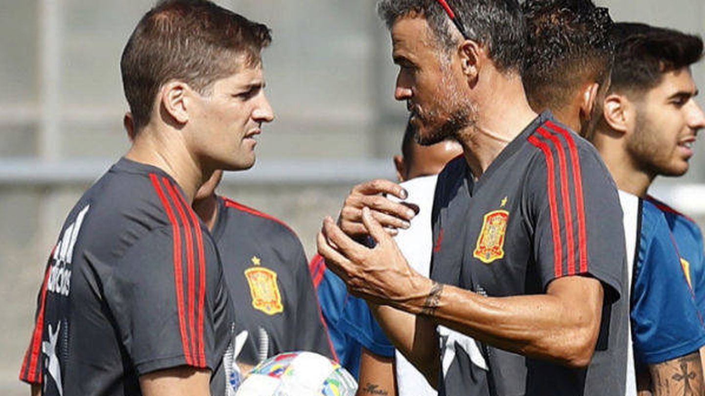 Robert Moreno, junto a Luis Enrique, en la Selección. (EFE)