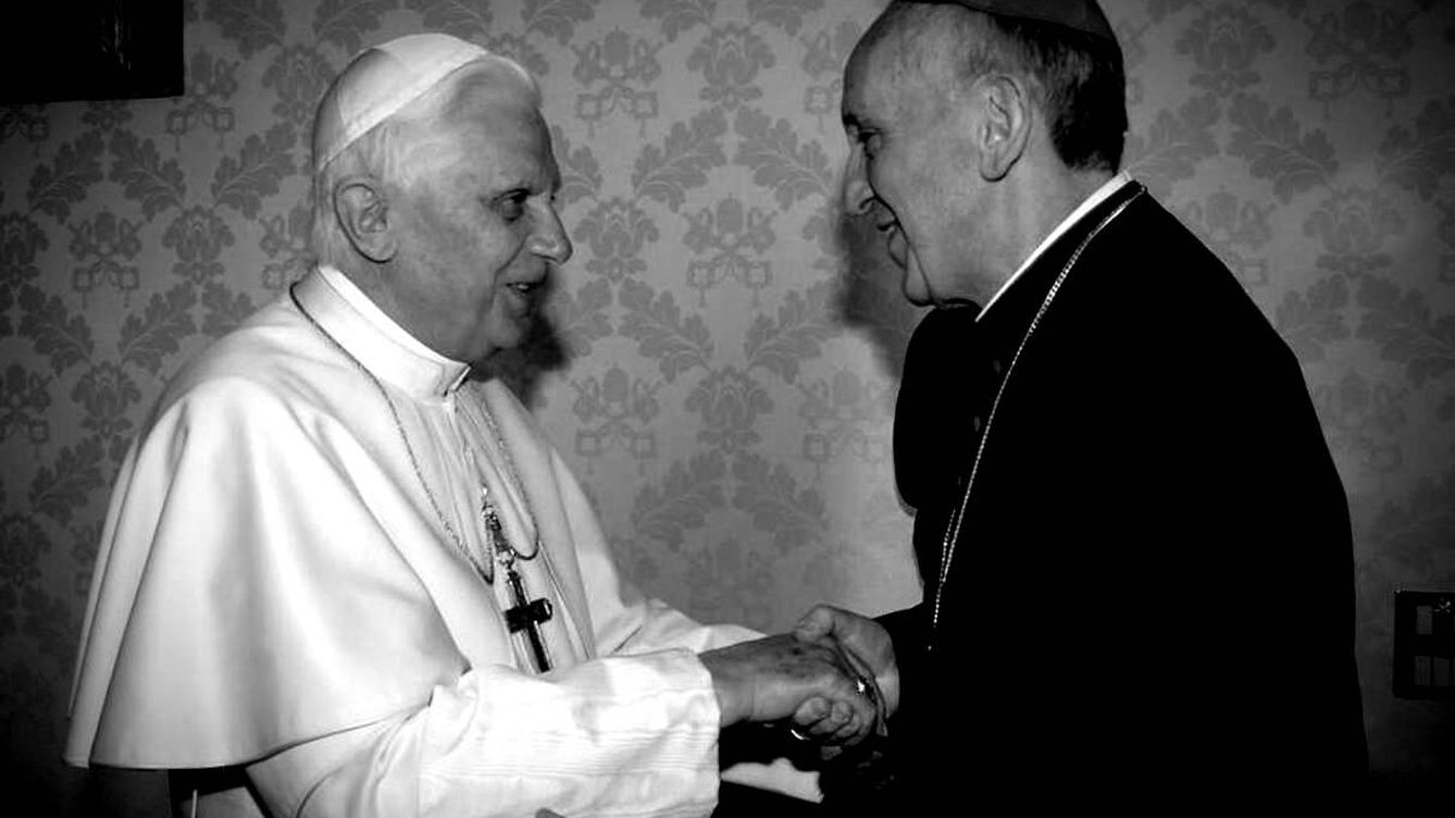 Foto: El papa Benedicto XVI y el arzobispo jesuita Bergoglio, ahora papa Francisco, en 2008.