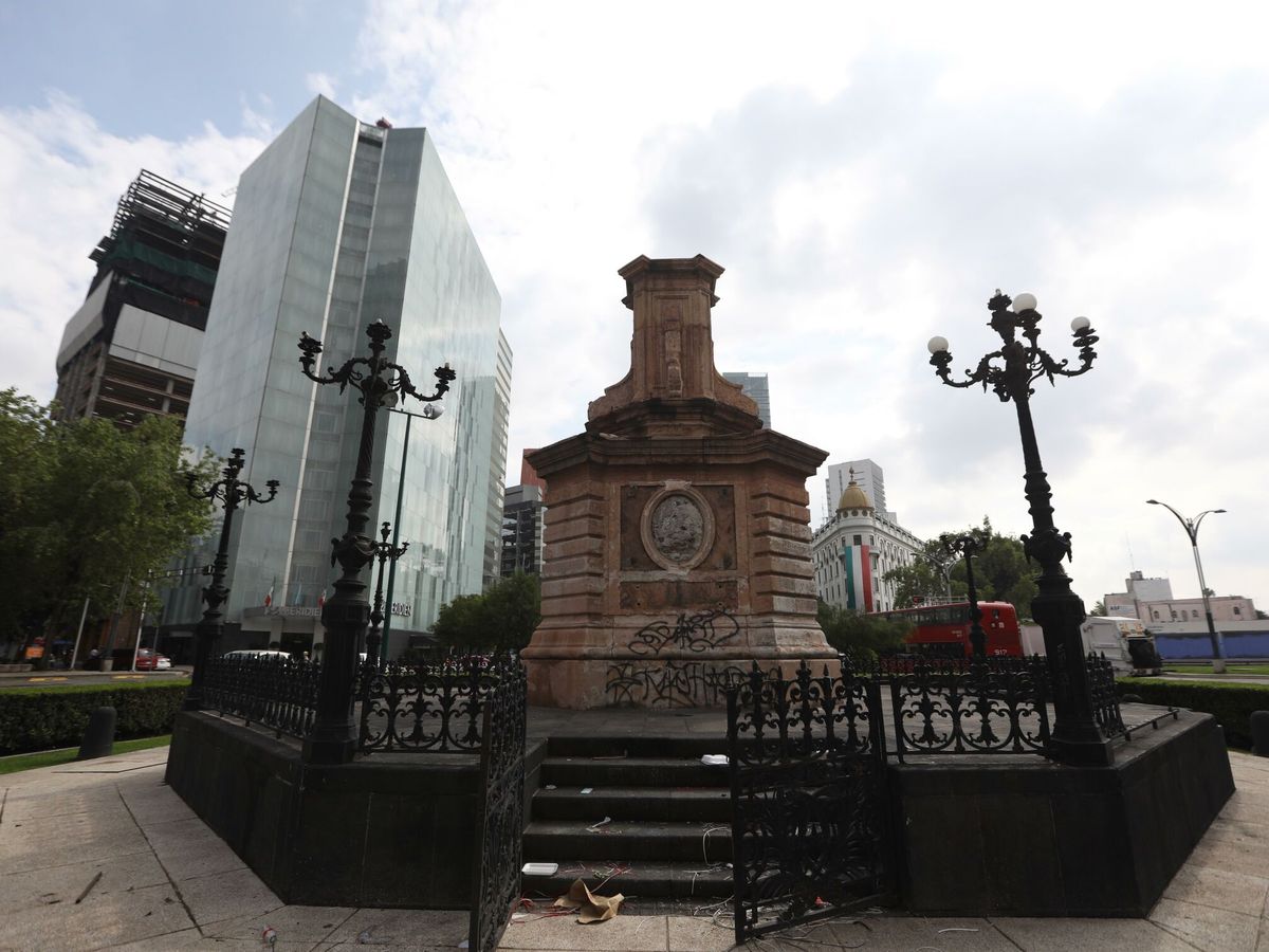 Foto: Pedestal donde se encontraba el monumento a Cristóbal Colón. (EFE)