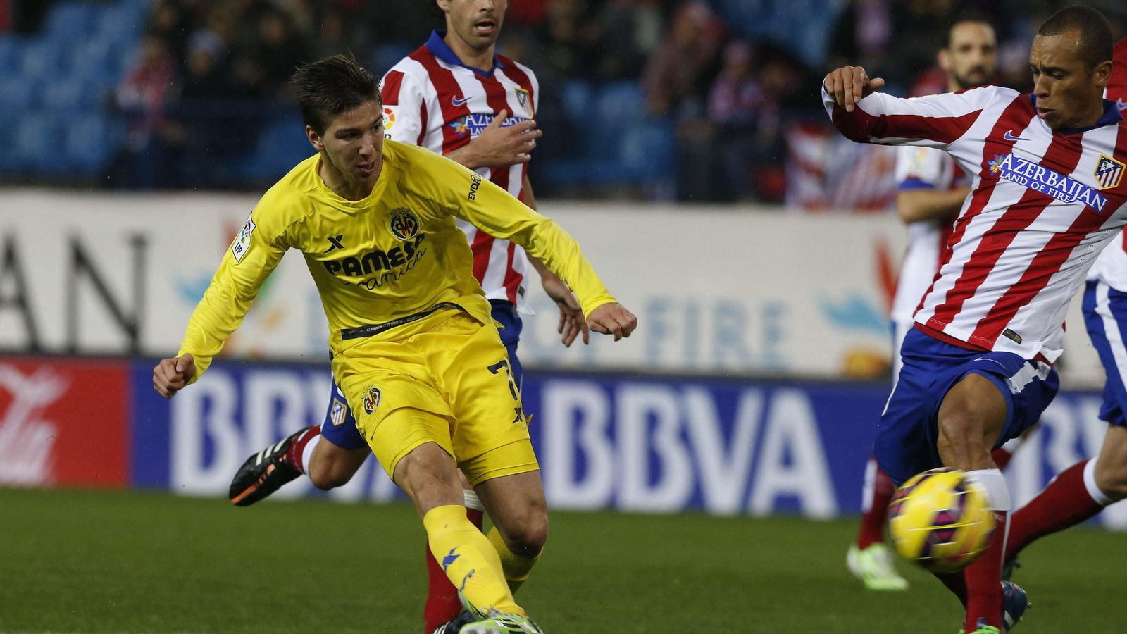 Foto: Vietto en el momento de marcar el gol que dio el triunfo al Villarreal en el Vicente Calderón (EFE)