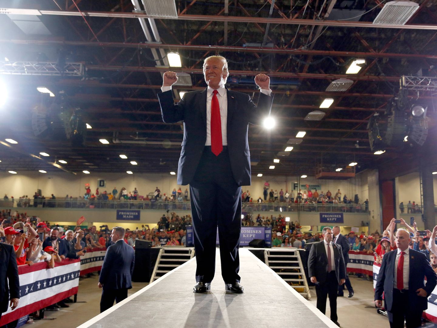 El presidente Donald Trump tras un acto de campaña en Great Falls, Montana, el 5 de julio de 2018. (Reuters) 