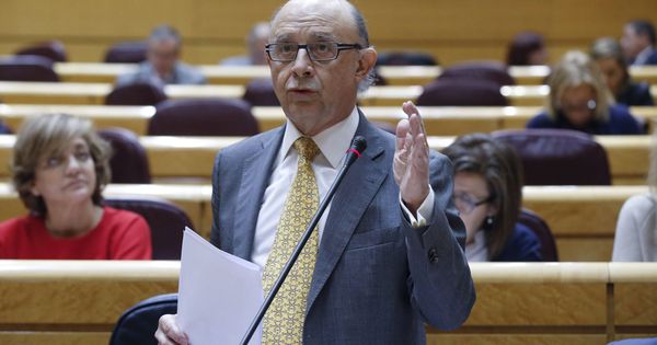 Foto: El ministro de Hacienda, Cristóbal Montoro, en el Senado. (EFE)