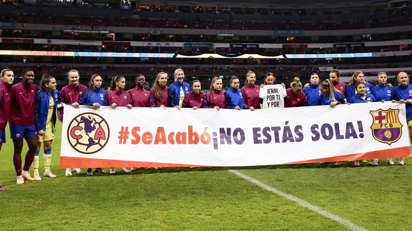 Ayer, en el Estadio Azteca de la Ciudad de México, el FC Barcelona y el América mostraron una pancarta en apoyo a Jenni Hermoso. (EFE)