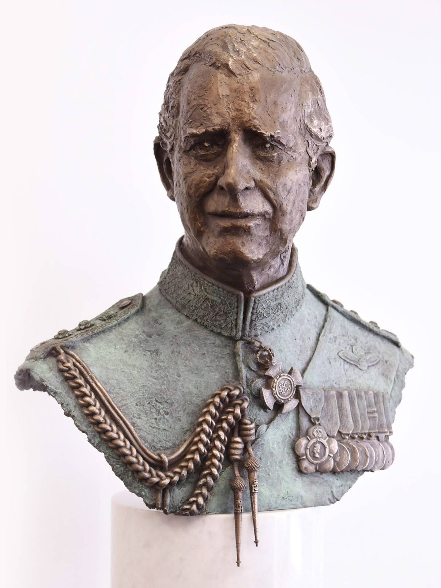 Busto del príncipe Carlos de Inglaterra esculpido por Frances Segelman. (Cortesía)