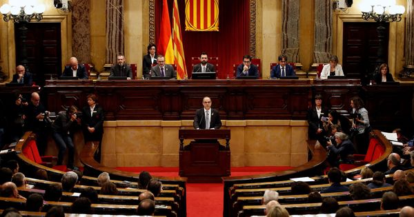 Foto: El candidato de Junts per Catalunya, Jordi Turull, durante su discurso ante el pleno del Parlament. (EFE)