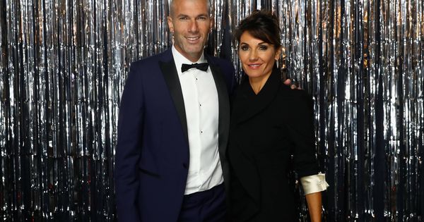 Foto: Zinedine Zidane y su mujer, Veronique Fernández, en unos premios de la FIFA. (Getty)