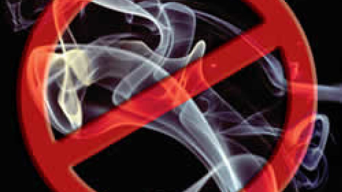 El humo del tabaco aumenta su toxicidad cuando comemos