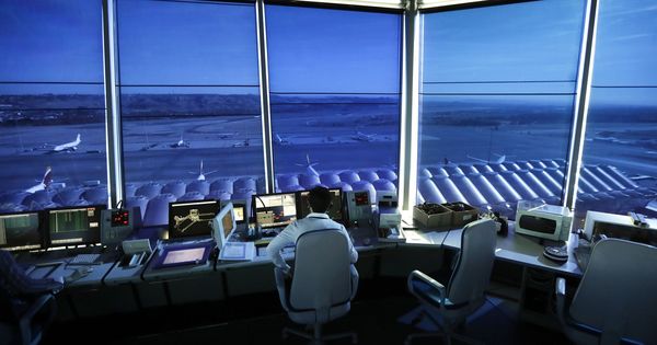 Foto: Torre de control aéreo del Aeropuerto Adolfo Suárez Madrid-Barajas. (EFE)