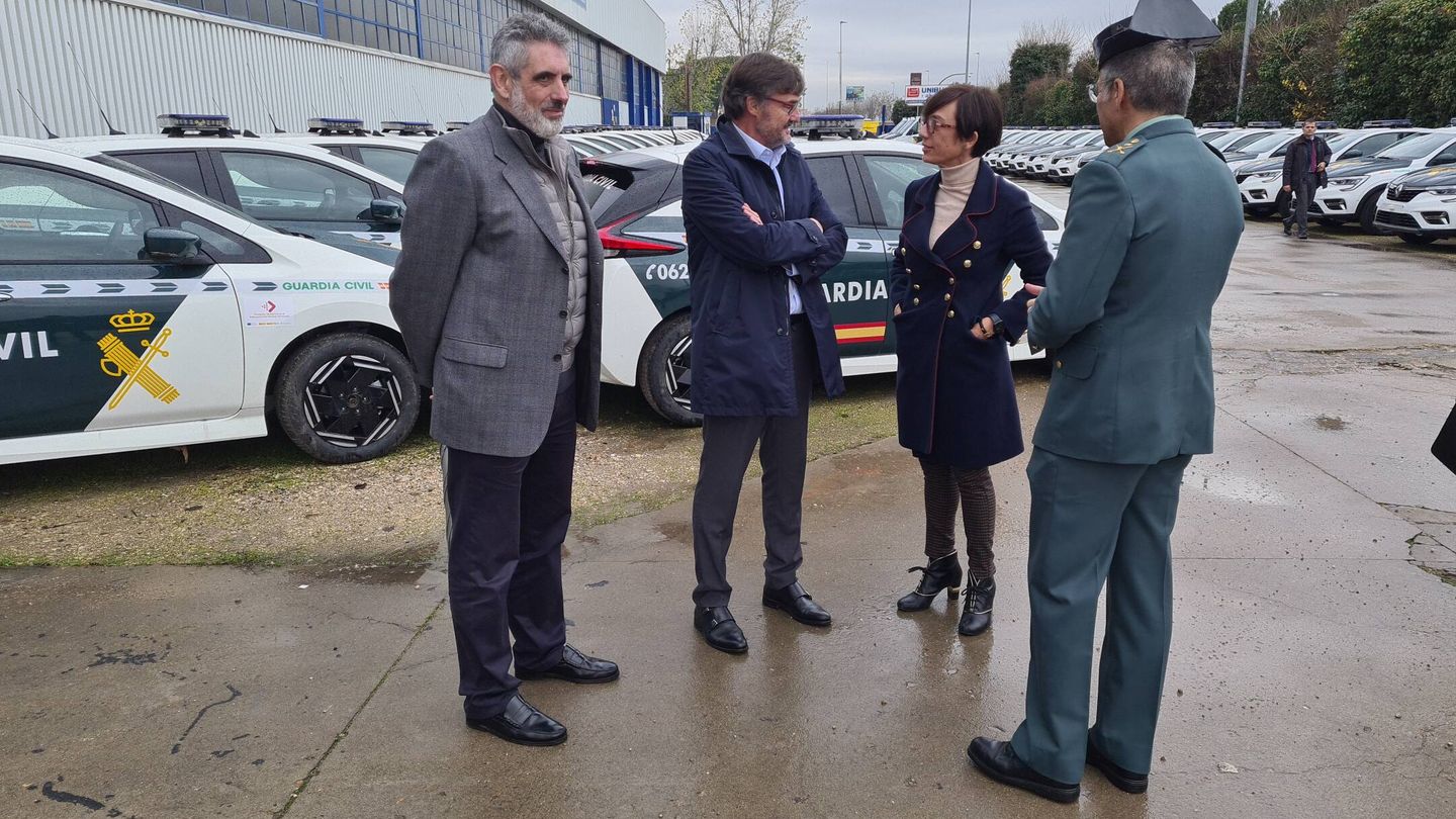 La entonces directora general de la Guardia Civil, María Gámez, en la entrega de coches en enero.