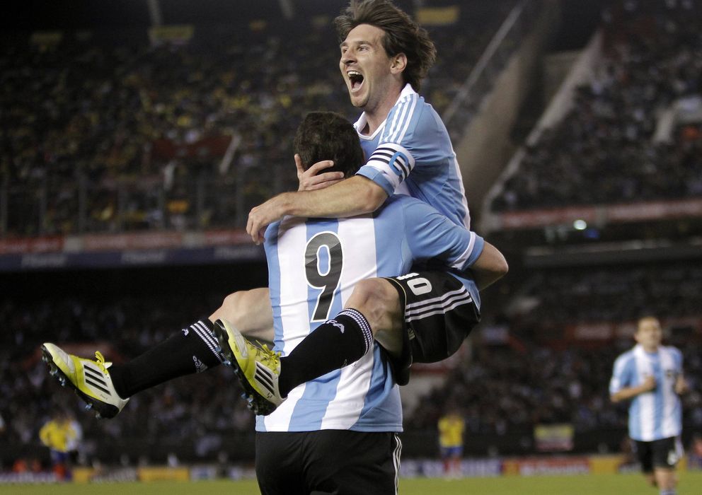 Foto: Leo Messi celebra un gol junto a Gonzalo Higuaín con Argentina.