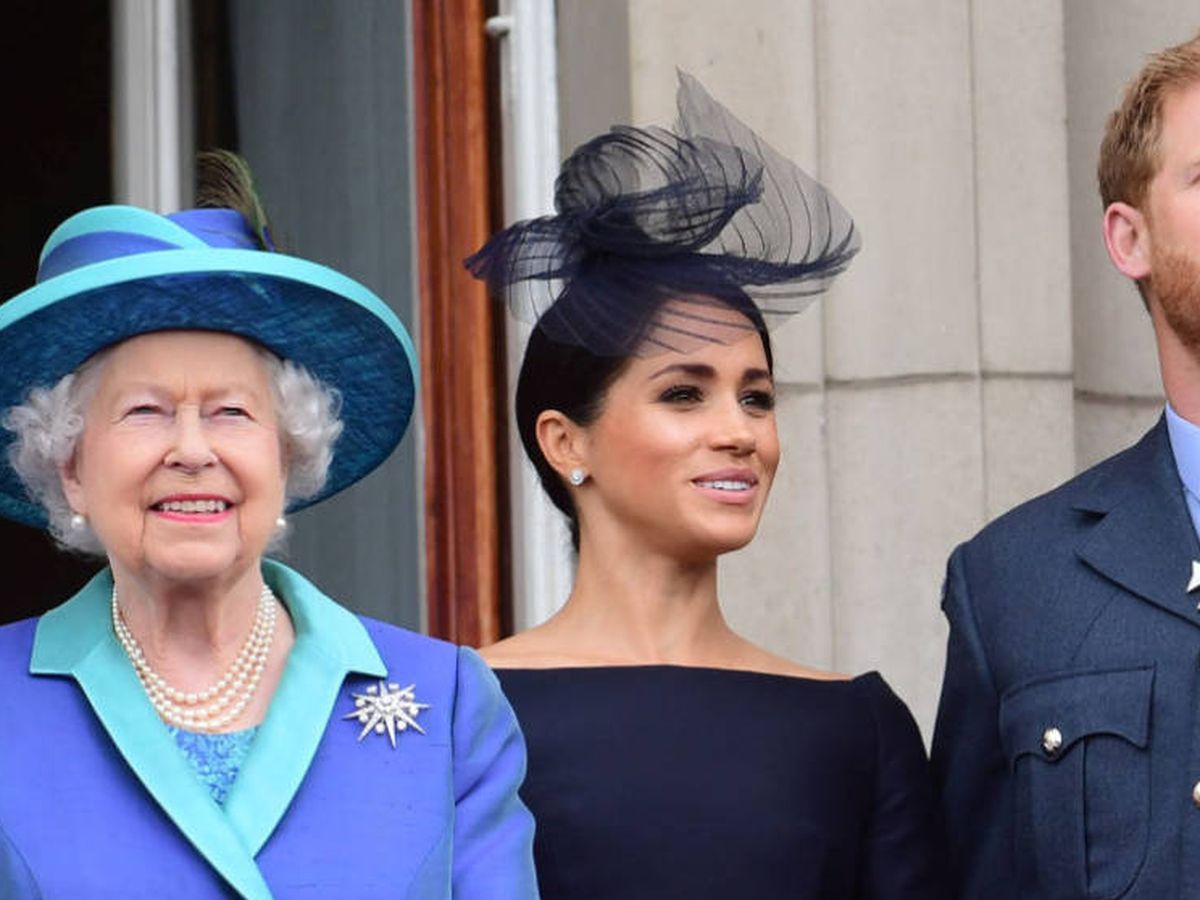 Foto: Isabel II, junto a Meghan y Harry. (Reuters)