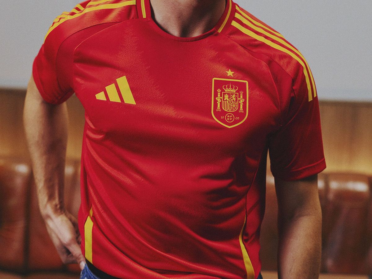 Foto: La presentación de la camiseta de la selección española (EFE/ADIDAS).