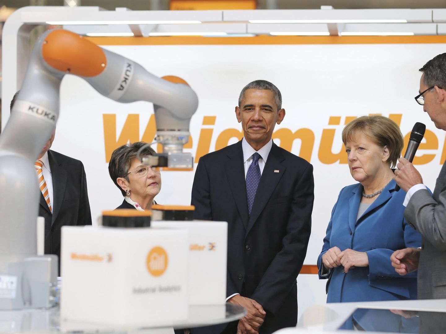 La Canciller Angela Merkel y el Presidente Barack Obama durante la Feria Messe de Hannover, Alemania, el 25 de abril de 2016 (EFE)