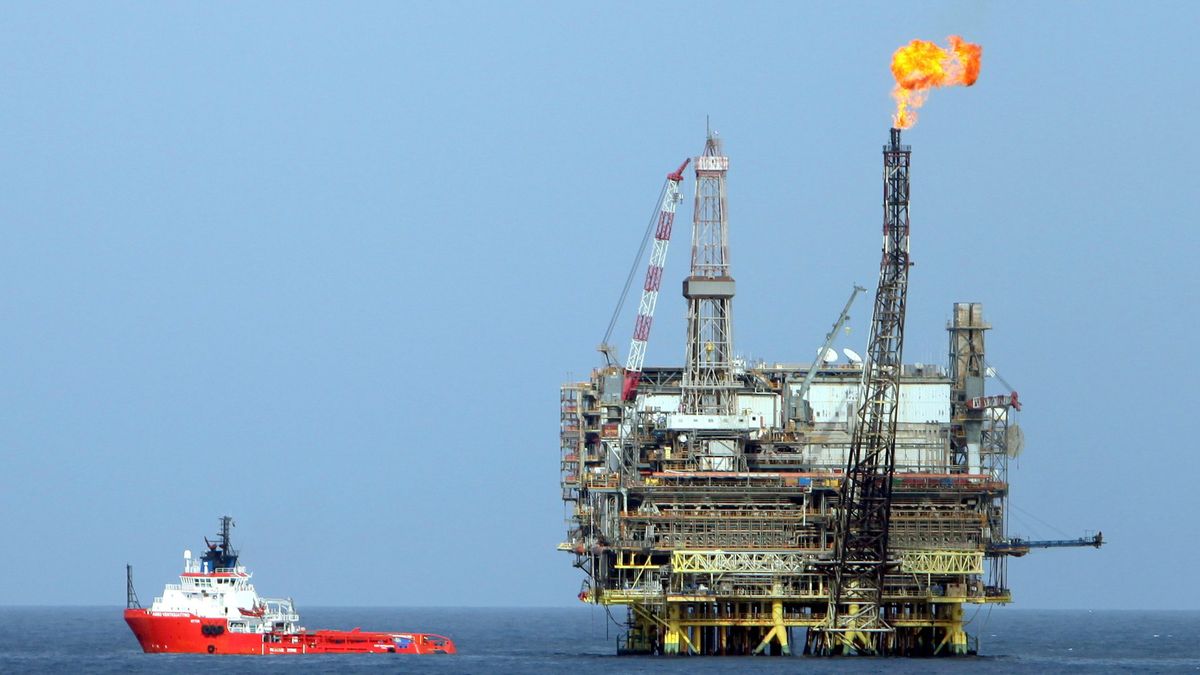 El petróleo se mantiene en máximos de nueve meses por la tensión en Irak