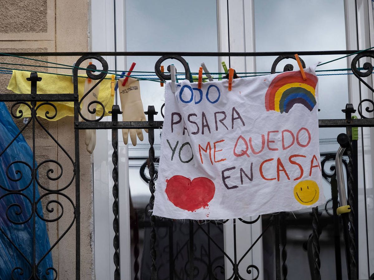 Foto: Una pancarta infantil colgada de un balcón en Madrid durante el estado de alarma. (Save the Children)