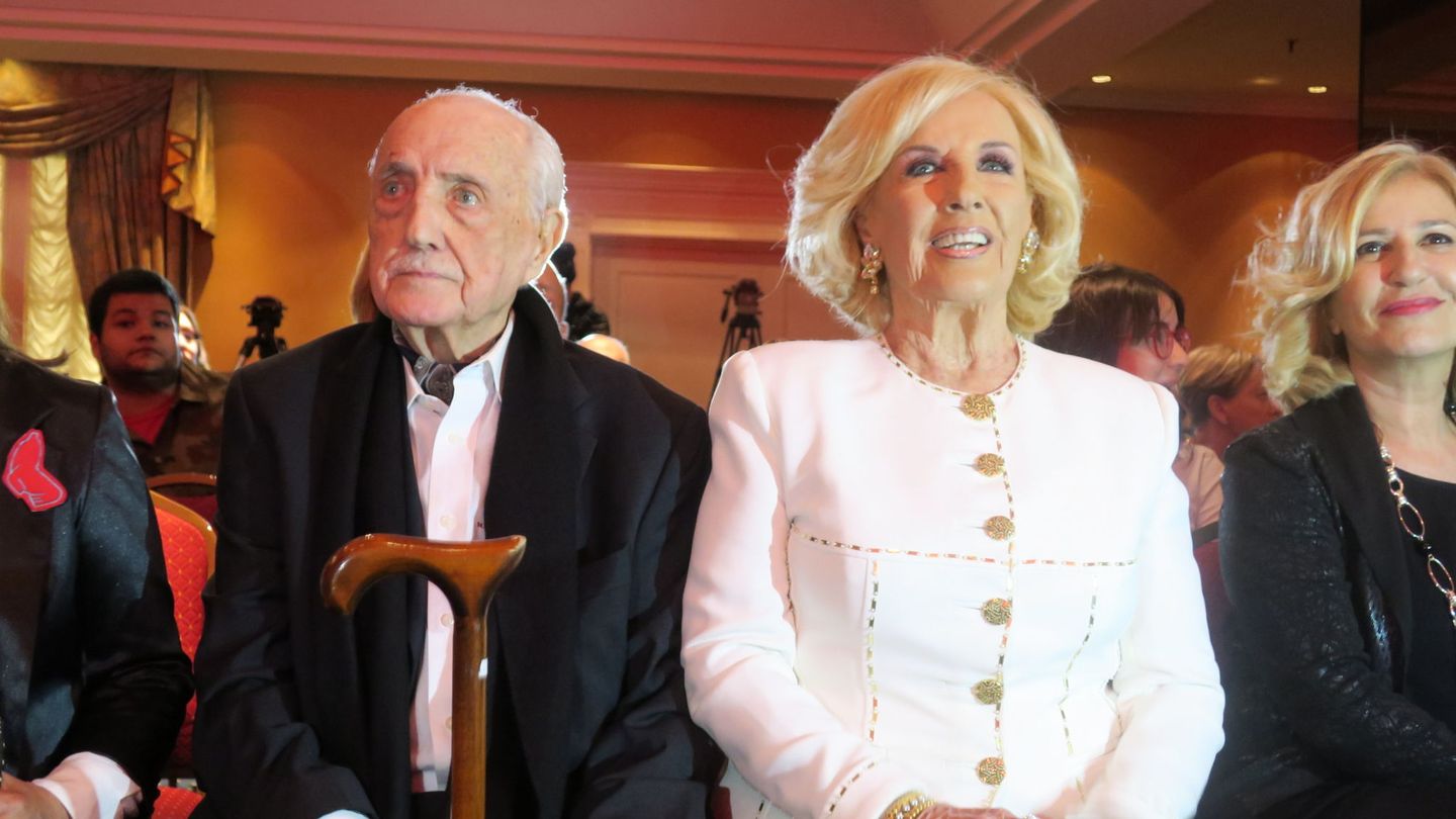 El presidente del Festival de Cine de Mar del Plata, José Antonio Martínez Suárez (i), su hermana, Mirtha Legrand y la actriz Mercedes Morán, en una imagen de archivo. (EFE)
