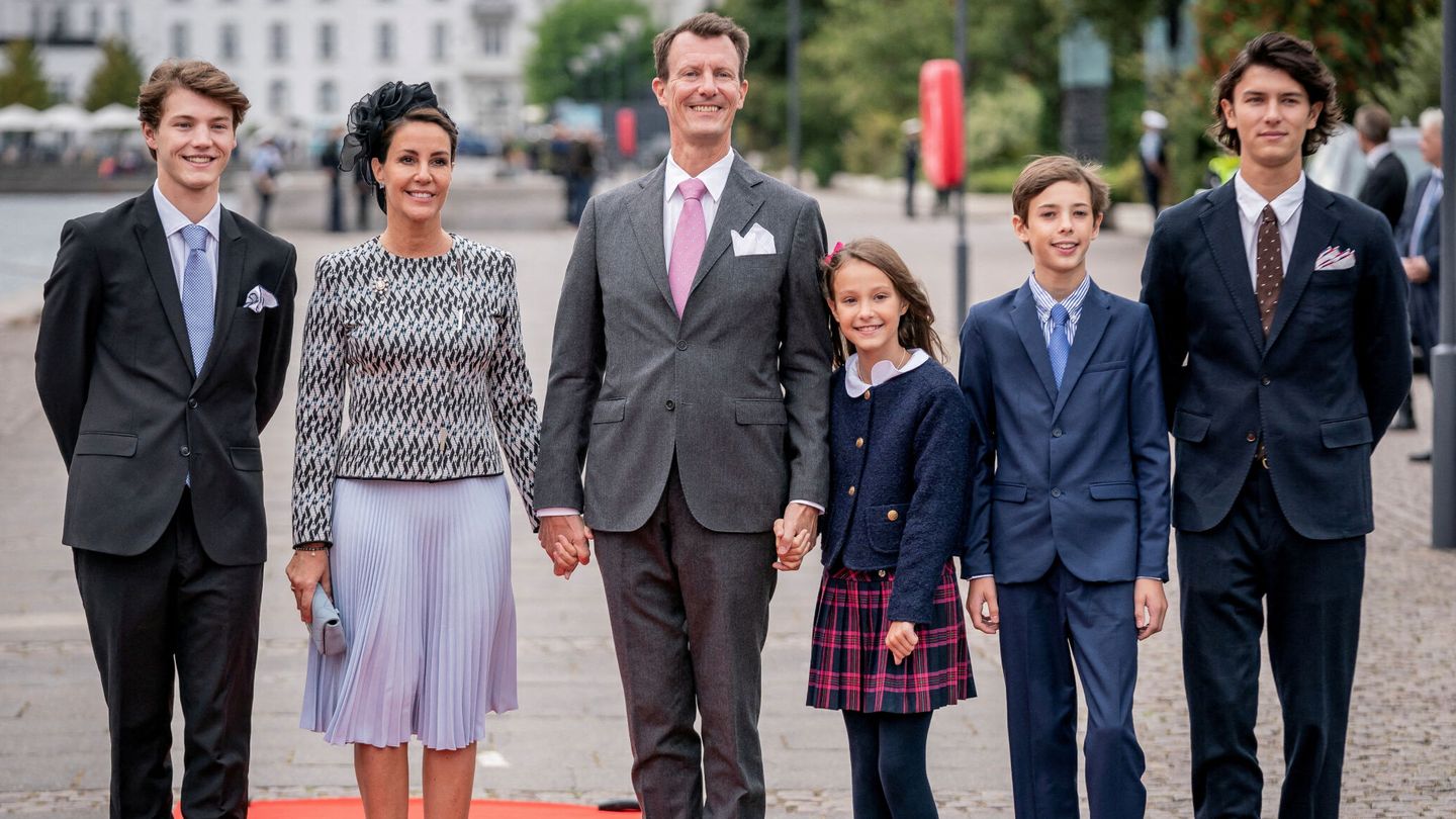 Una imagen reciente del príncipe Joaquín, sus cuatro hijos y su mujer, Marie. (Reuters)
