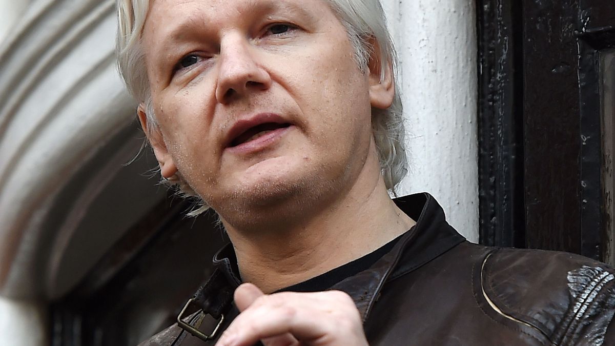 La sorprendente vida de Julian Assange, al descubierto: fue padre durante su encierro