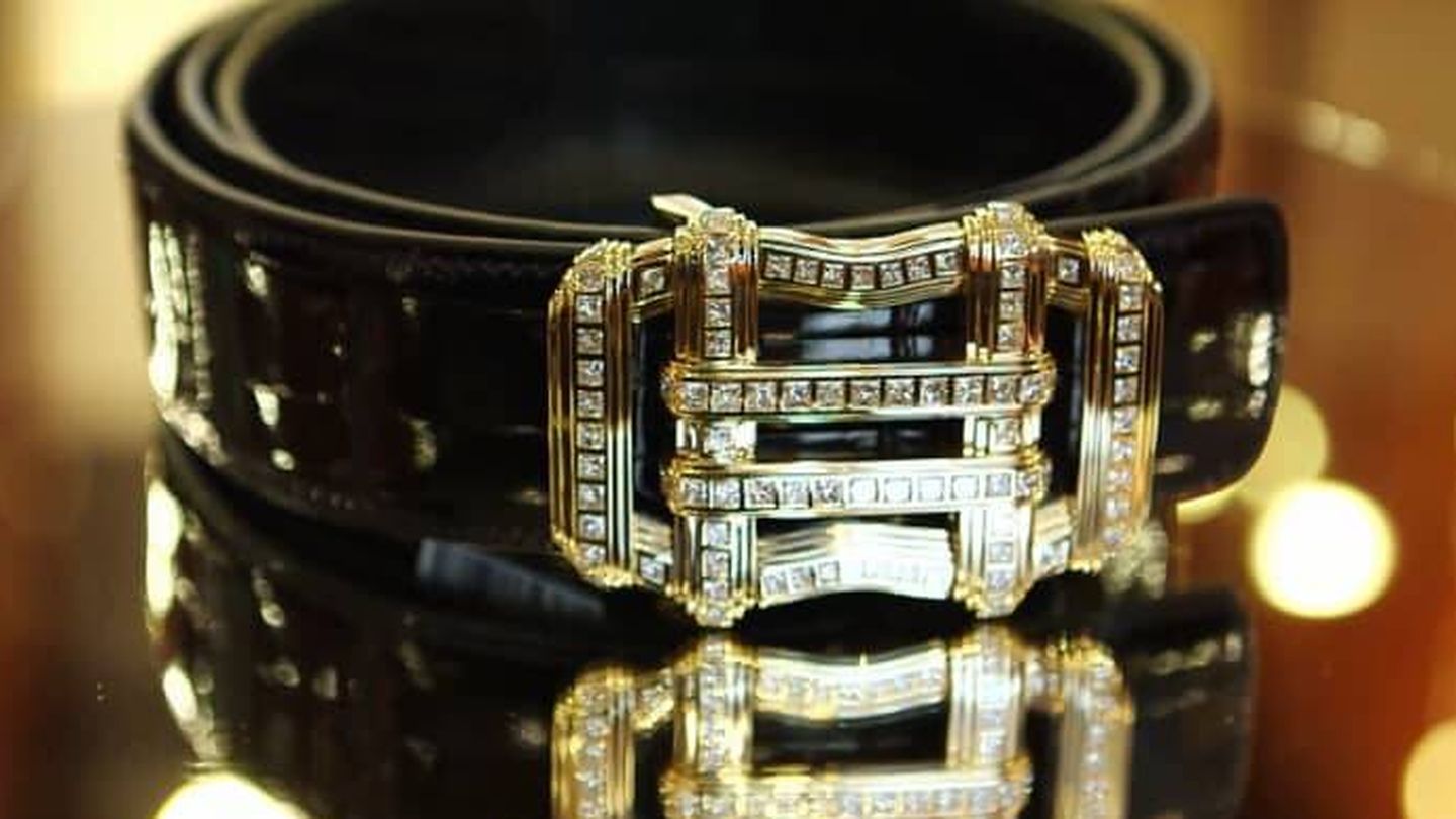 Cinturón de oro y diamantes de 124.000 euros.