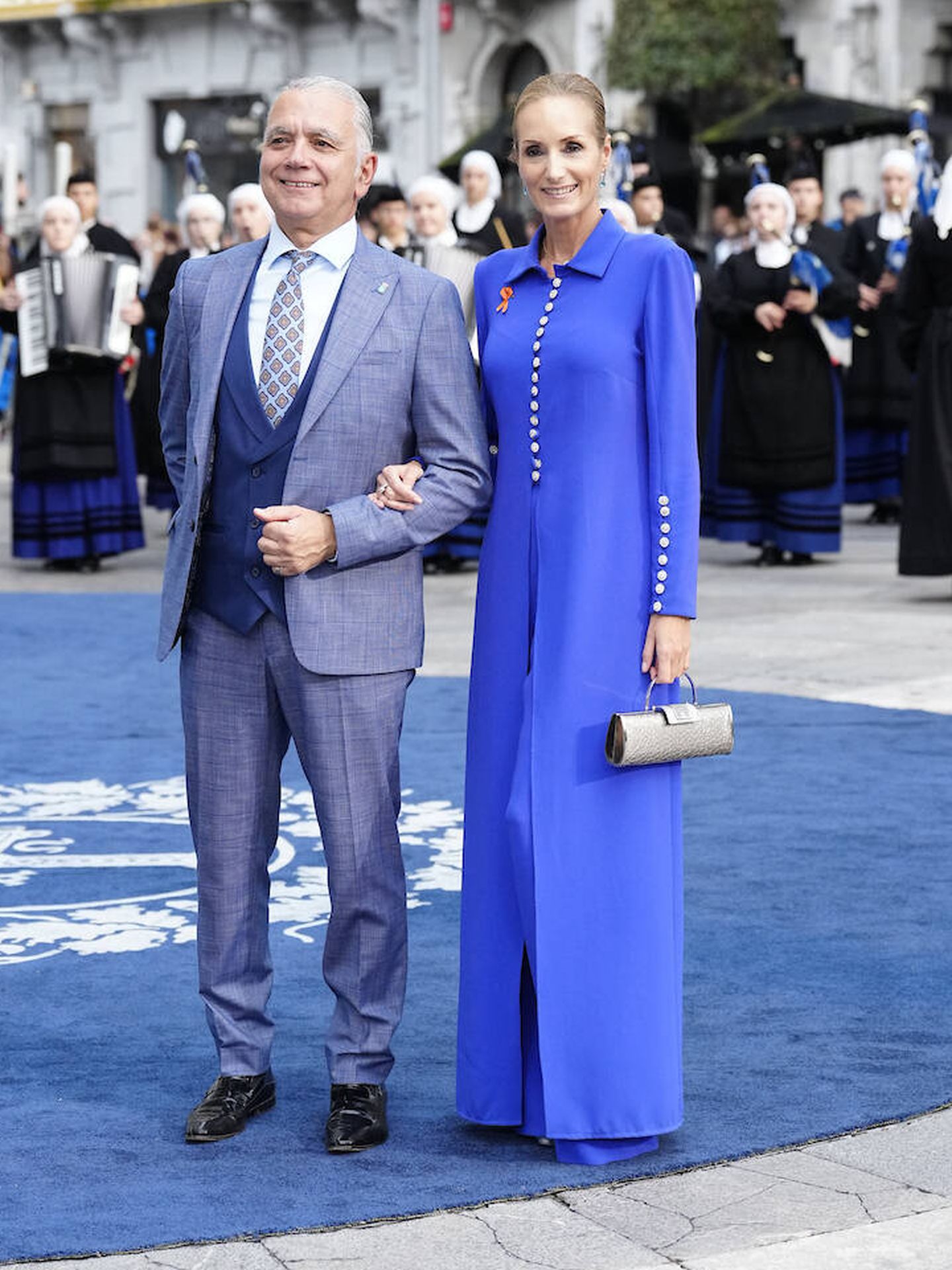 Sandra Ibarra y Juan Ramón Lucas, en la alfombra de los Premios Princesa de Asturias 2022. (LP)