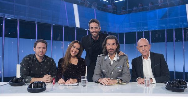 Foto: El jurado habitual de 'OT 2017' junto a Roberto Leal. (RTVE)