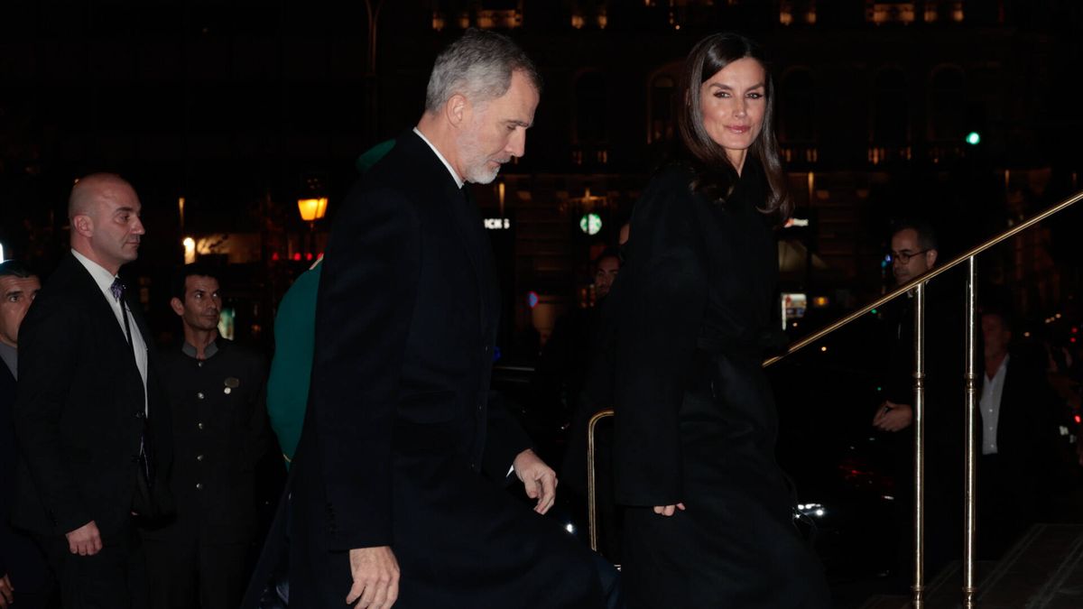 Felipe VI y Letizia llegan a Atenas para arropar a la reina Sofía