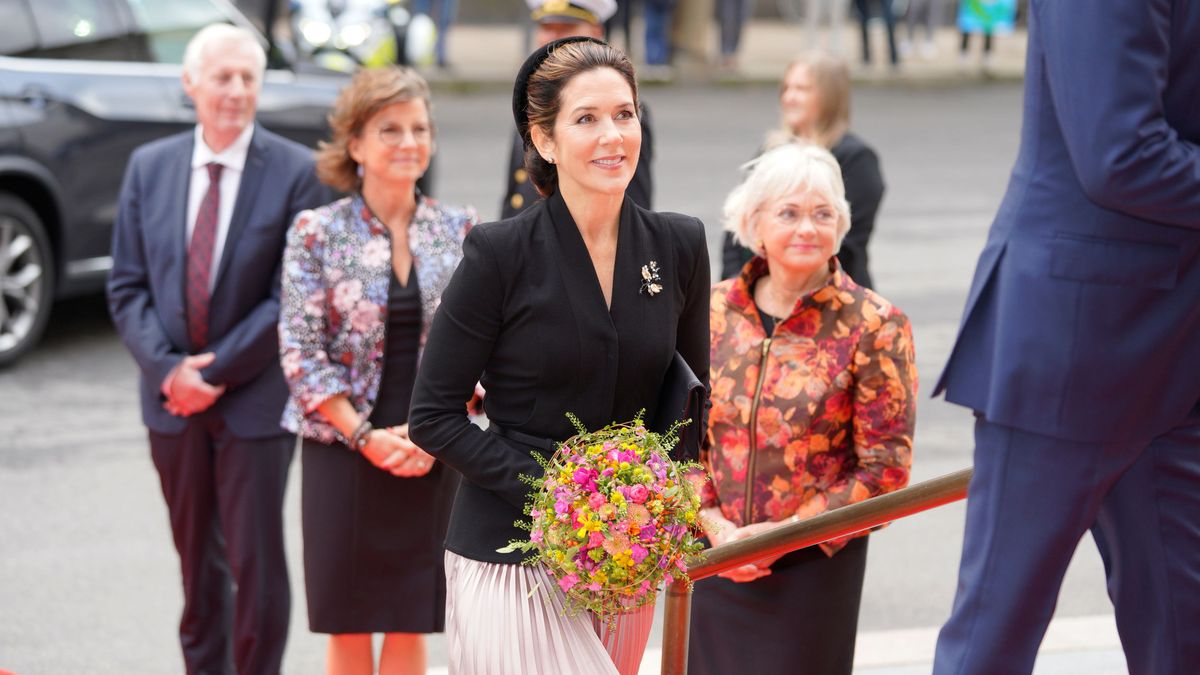 Mary de Dinamarca brilla en la apertura del Parlamento con la falda plisada ideal