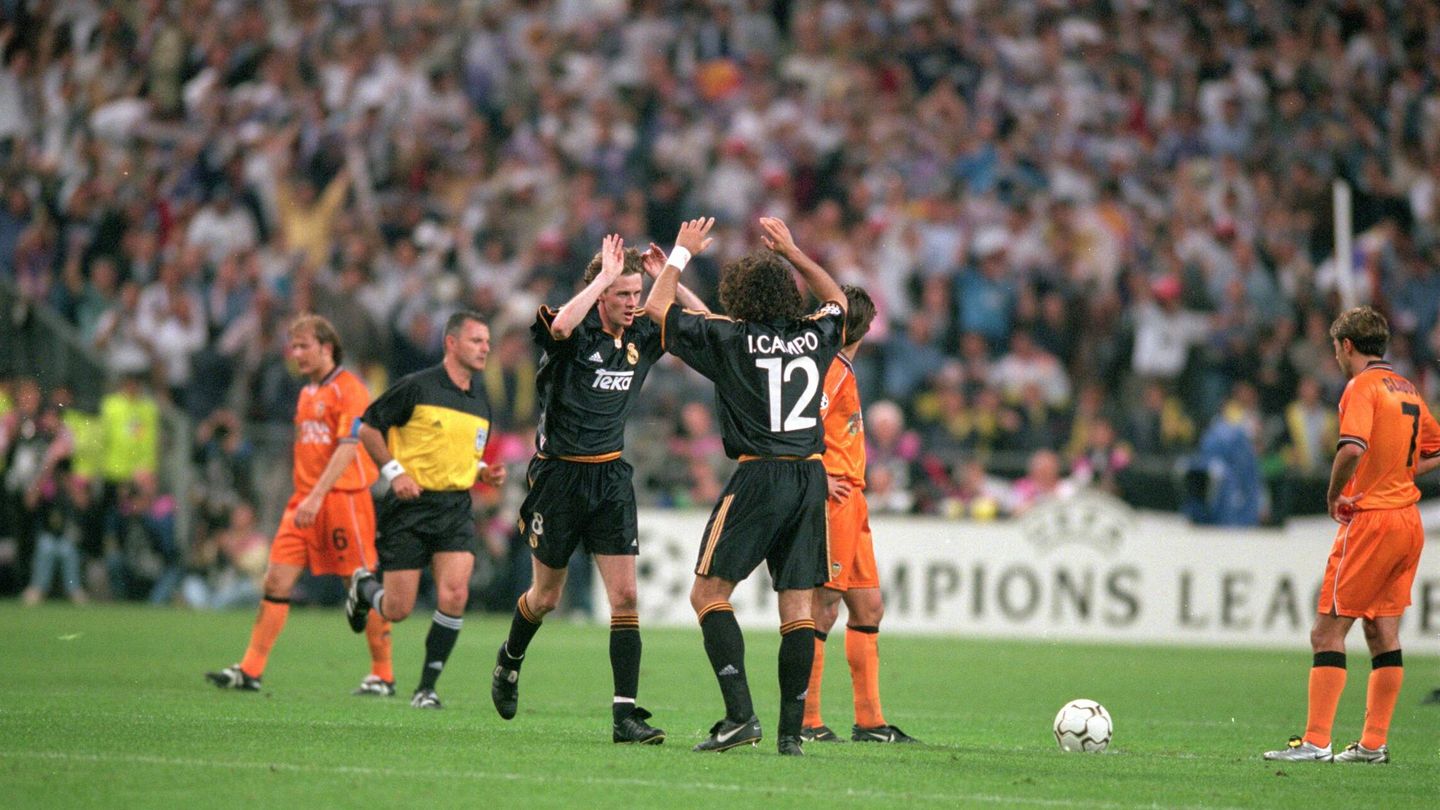 Iván Campo festeja la victoria en la Champions del 2000. (Getty)