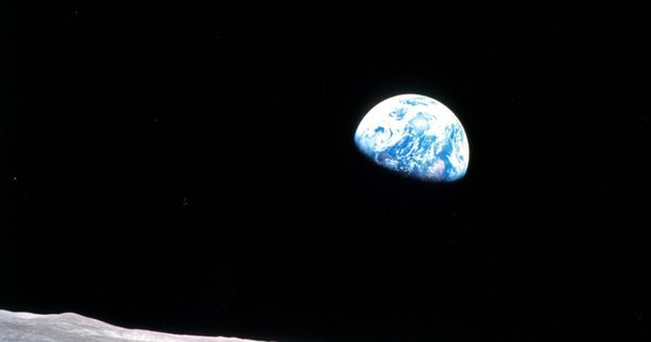 Foto: 50 aniversario de la primera fotografía de la tierra desde la órbita lunar.