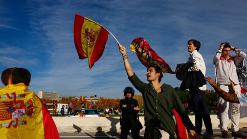 Moncloa hace oídos sordos al grito de la calle que un sector del PSOE pide escuchar