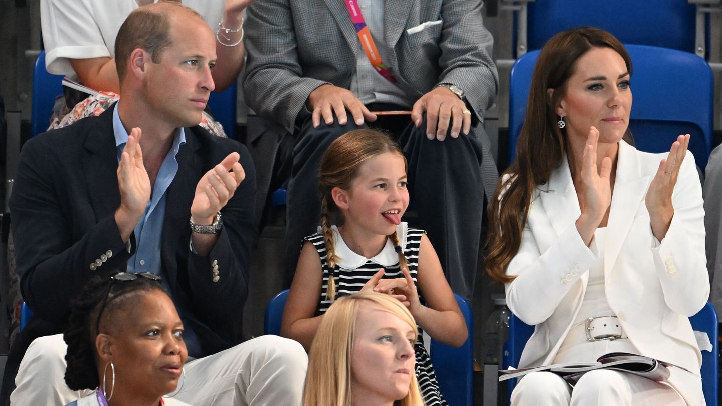La princesa Charlotte y sus padres, en los Juegos de la Commonwealth. (EFE/Hunt)