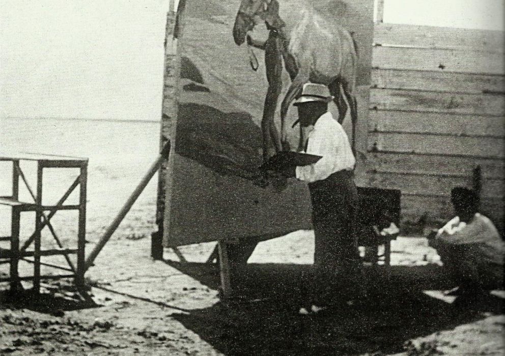 Foto: Sorolla pintando en el Cabanyal, en 1909, a su regreso de los EEUU. 