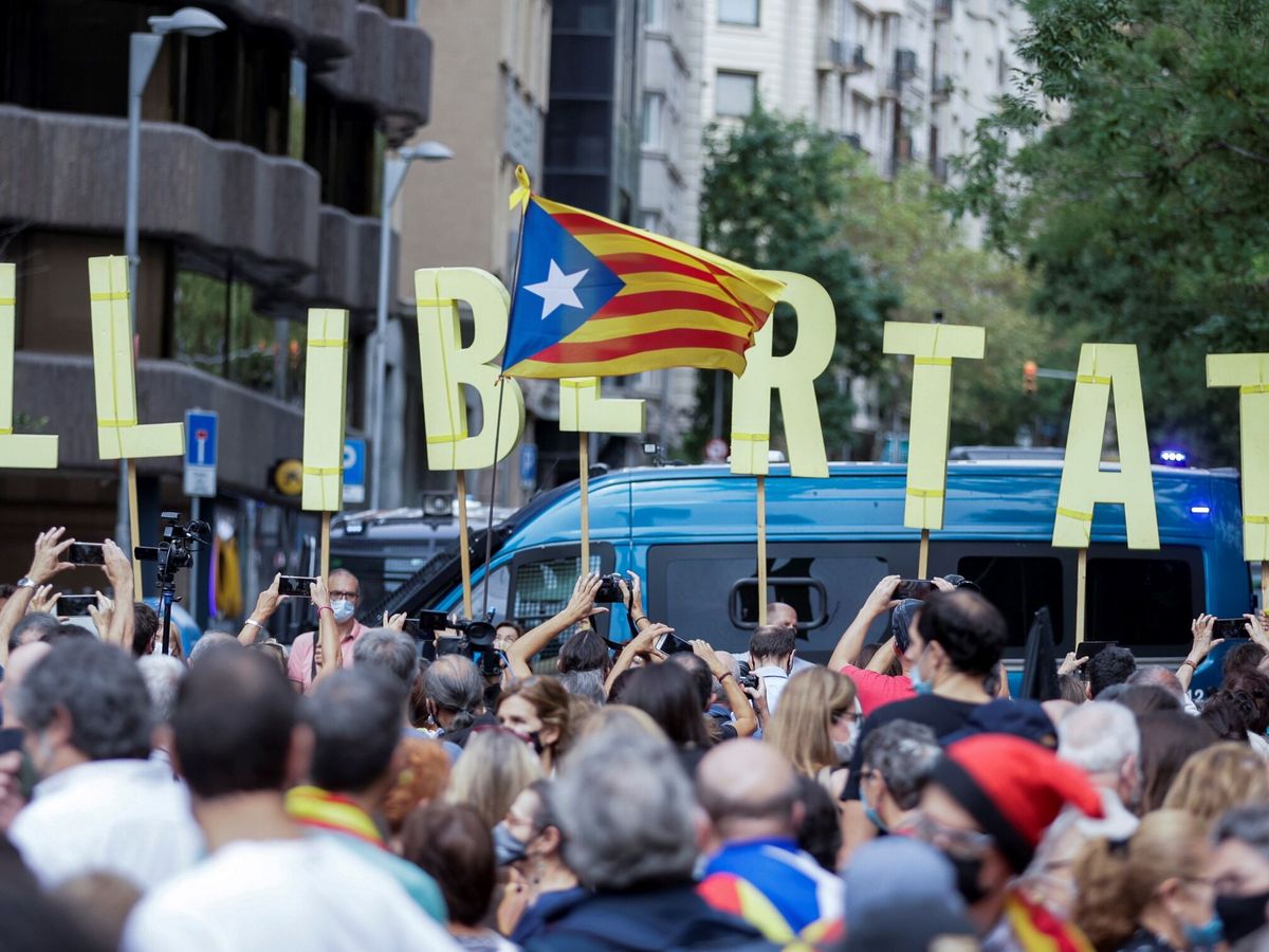 Foto: Protestas a favor de Puigdemont, en Barcelona. (EFE)