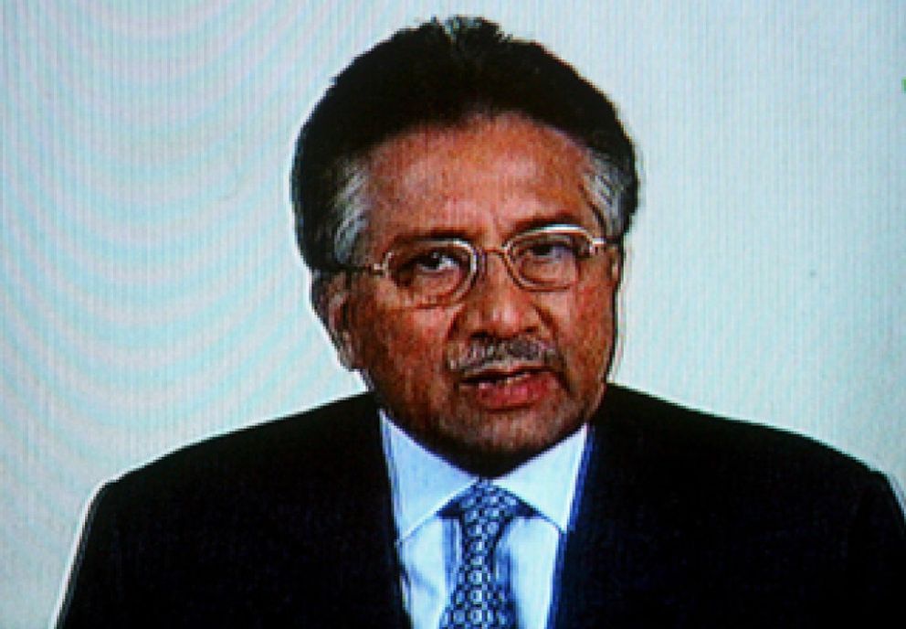 Foto: Musharraf acepta ayuda extranjera para investigar el atentado contra Bhutto