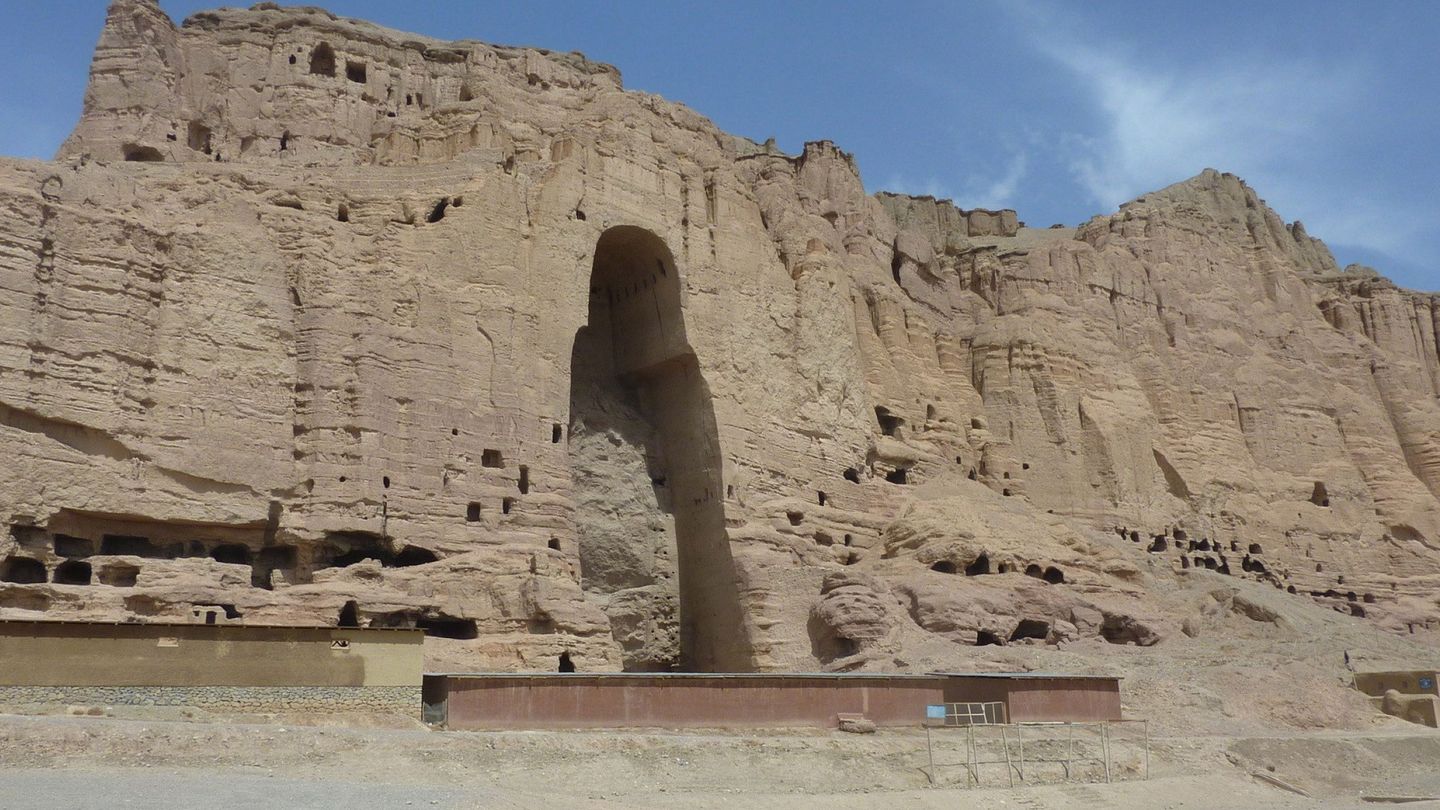 El lugar donde se encontraban los budas gigantes de Bamiyán, Afganistán, destruidos por los talibanes en 2001 (EFE)