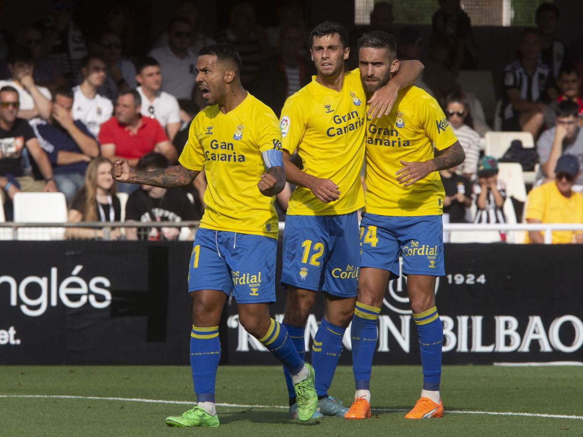 Foto: Varios jugadores de la U.D. Las Palmas celebran el gol del empate ante el Cartagena el pasado fin de semana. (EFE/Marcial Guillén)