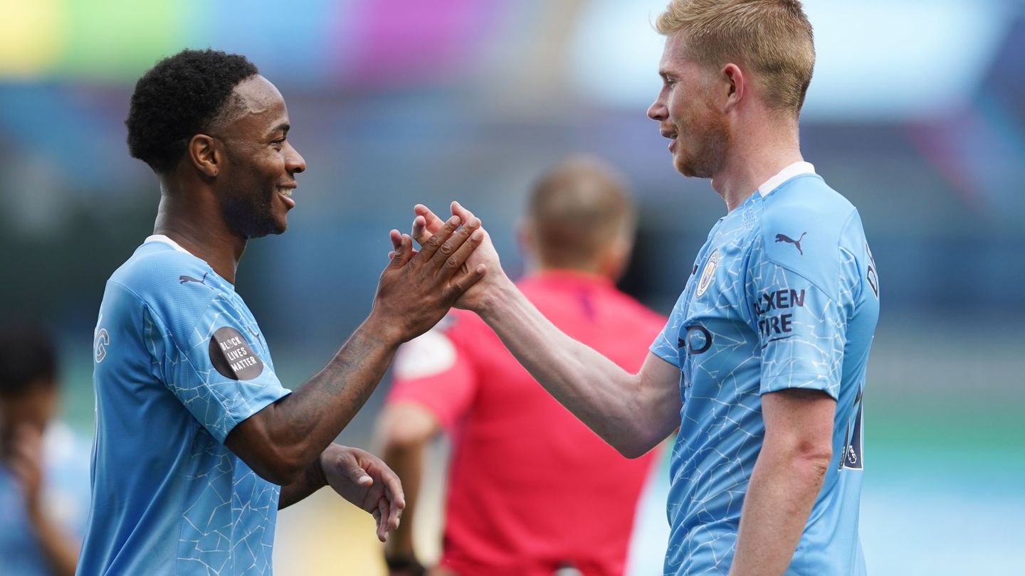 Sterling y De Bruyne, dos de los fichajes más caros de la historia del Manchester City. (Reuters)