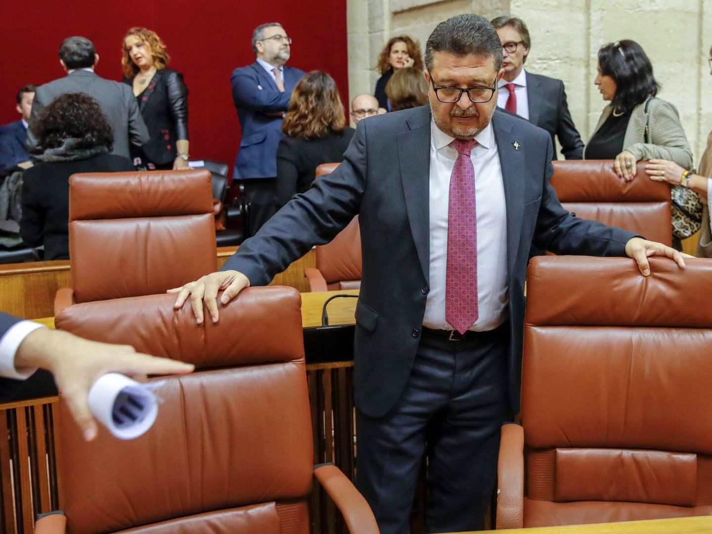 El juez en excedencia Francisco Serrano, en su escaño en el Parlamento de Andalucía. (EFE)
