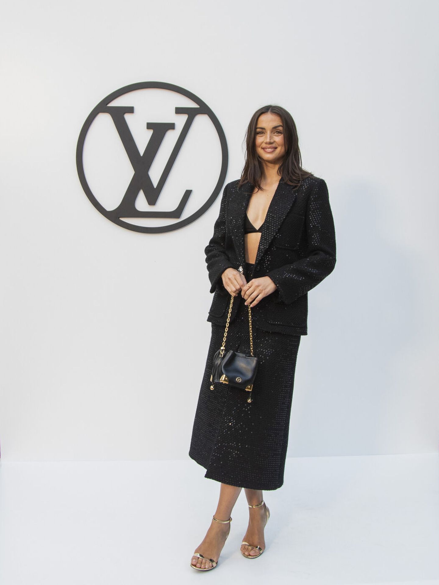 Ana de Armas posa en la presentación de la colección 'Crucero 2025' de La 'maison' francesa de moda Louis Vuitton. (EFE/Marta Pérez) 