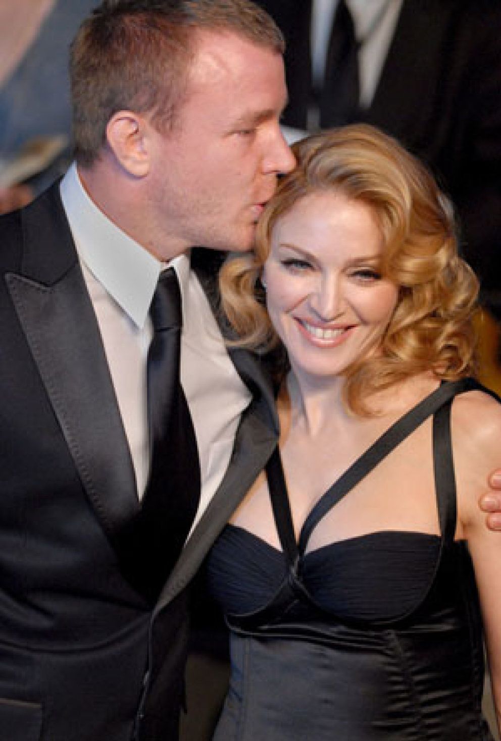 Foto: Guy Ritchie, al año de divorciarse de Madonna: "Aún quiero a la retrasada de mi ex"