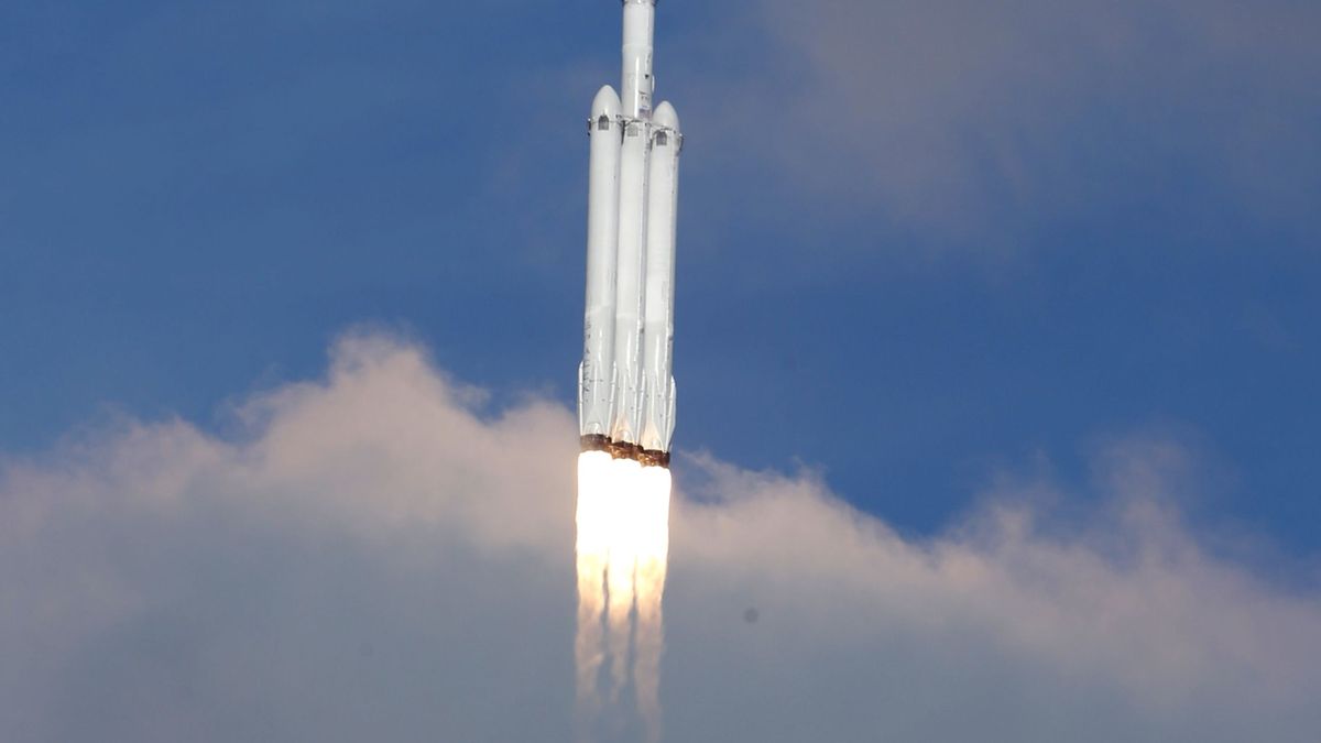 Triunfo del Falcon Heavy: Elon Musk pierde un coche y gana un cohete para viajar a Marte