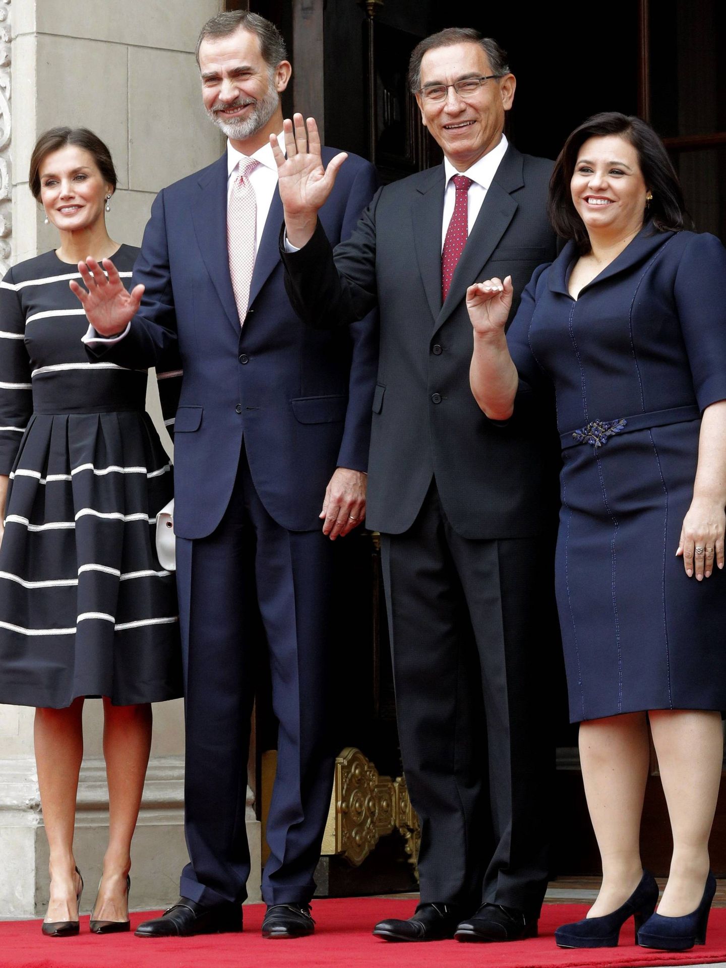 Don Felipe y doña Letizia en el Palacio del Gobierno de Lima. (EFE)