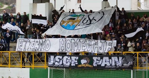Foto: Aficionados de Unionistas despliegan una pancarta con el escudo de la UD Salamanca. (Foto: Unionistas CF)