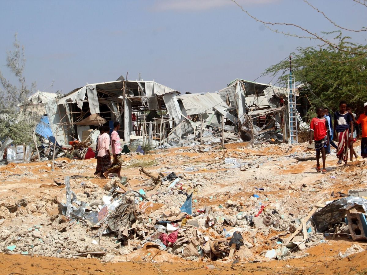 Foto: Ataque en una comisaría en el distrito de Kaxda in Mogadiscio (Somalia). (EFE/Said Yusuf)