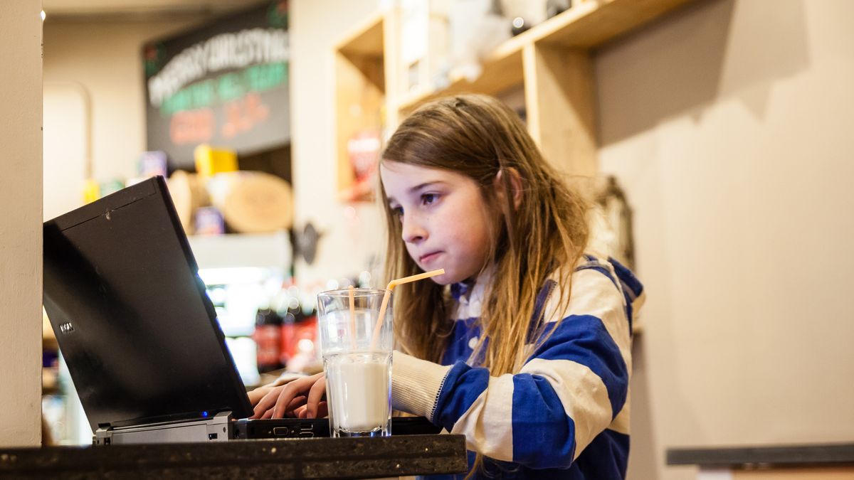 Una niña de siete años 'hackea' una red de wifi público en diez minutos