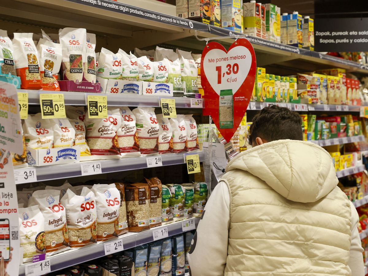 Foto: Estos son los 10 mejores supermercados de España, según los clientes. (Luis Tejido / EFE)