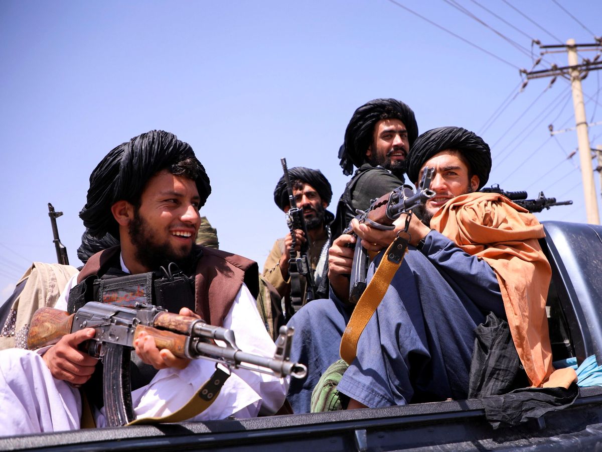 Foto: Talibanes en Kabul. (Reuters)