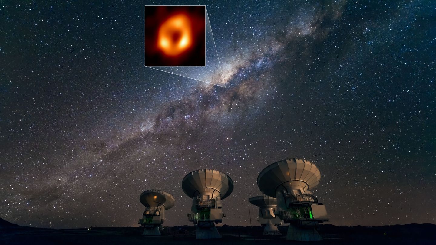 Vista de la Vía Láctea y la ubicación de su agujero negro central visto desde el Atacama, Chile. (EFE)